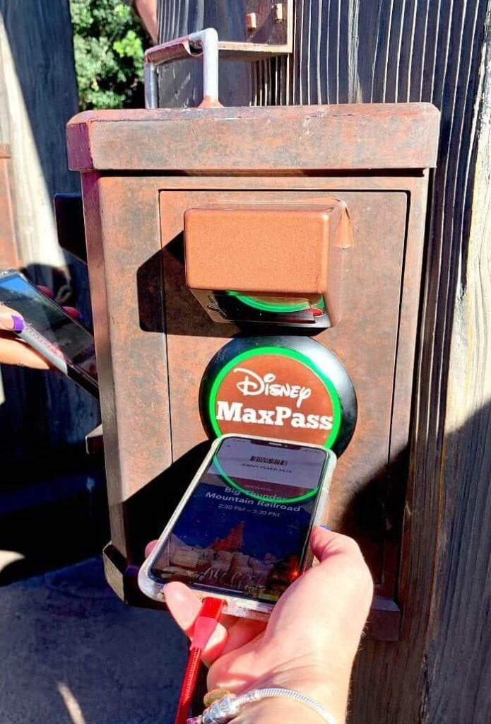 How to Scan Your FASTPASS Reservation Barcode at Disneyland with MaxPass [Source: Picky Palate]