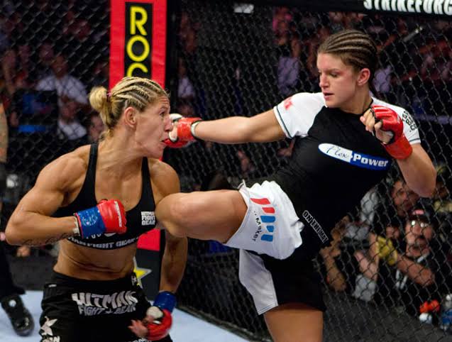 Gina Carano Fighting in an MMA Contest [Source: MMA India]