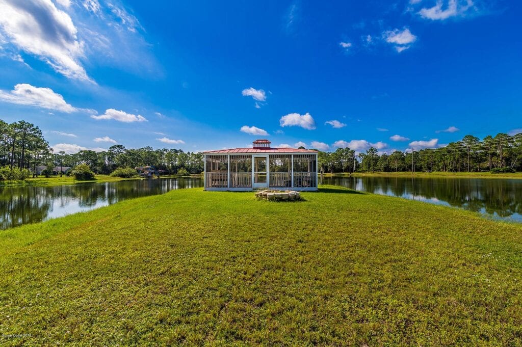 50+ Magical Pictures of Disney Themed Mansion in Florida