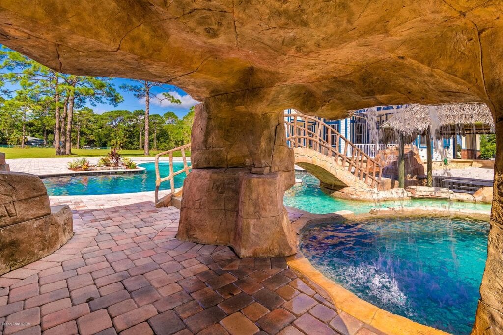 50+ Magical Pictures of Disney Themed Mansion in Florida